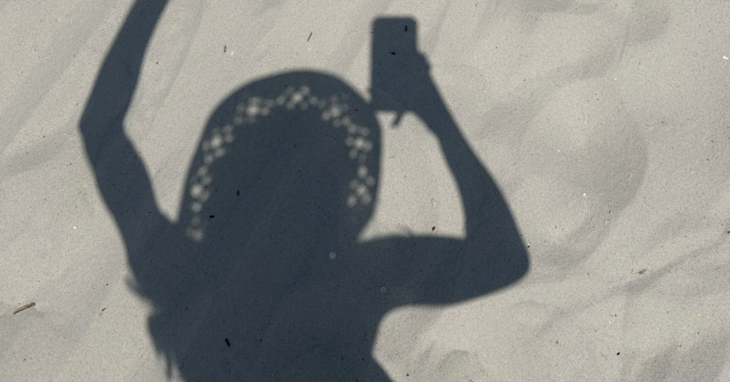 Silhouet in het zand